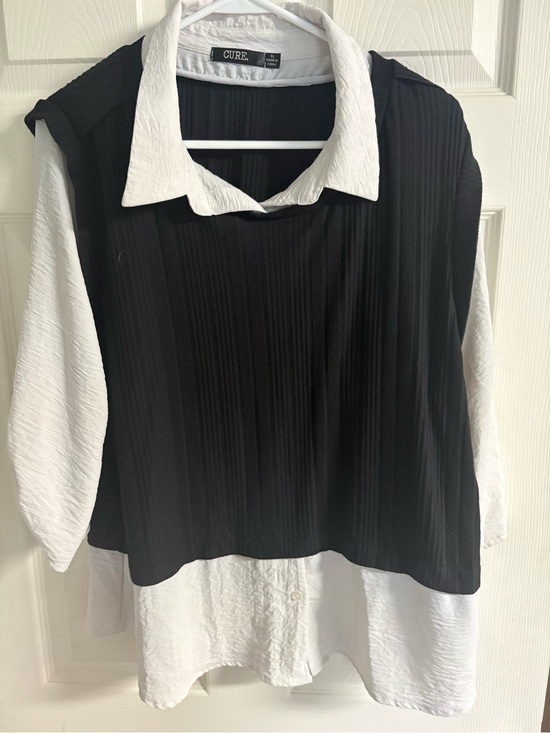 Tops - Layered Black & White Button-Front Blouse